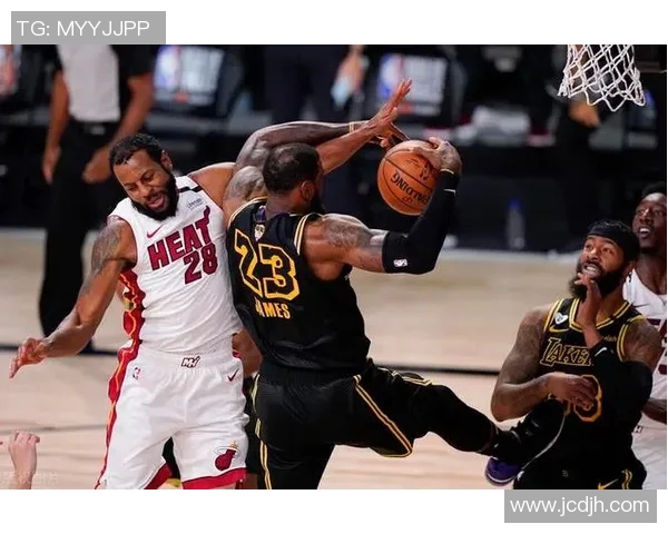 湖人对火箭半场比分揭晓精彩瞬间回顾与分析